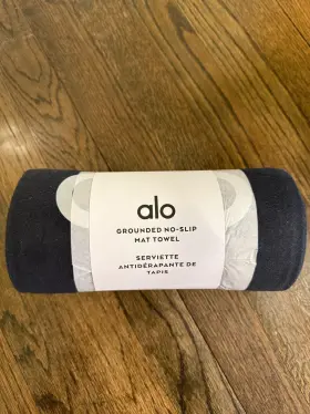 191677189447 ALO Grounded Slip Towel