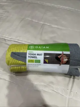 018713633569 GAIAM Grippy Yoga Mat Towel