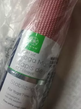 018713644978 GAIAM Classic Yoga Mat Stabilizing Grip Pink