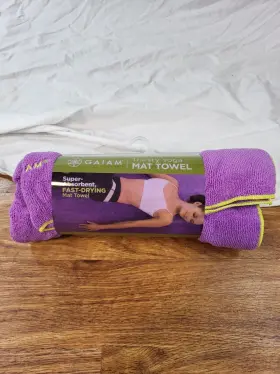 05-61340 GAIAM Thirsty Yoga Mat Towel Drying Wick Absorbent