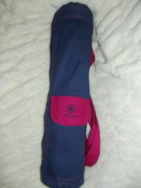 05601338 GAIAM Mat Bag Cargo Pocket Yoga Workout Embroidered