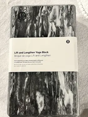 000003772817 LULULEMON Lift Lengthen Yoga Block Marble