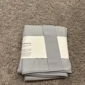 LU9AY3S LULULEMON Yoga Mat Towel Grip