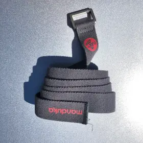 689851493621 MANDUKA Align Yoga Strap Secure Slip