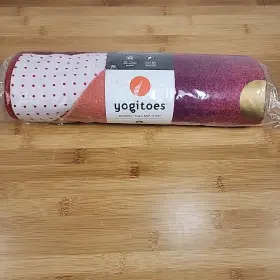 840104822098 MANDUKA Yogitoes Skidless Yoga Mat Towel Ruby