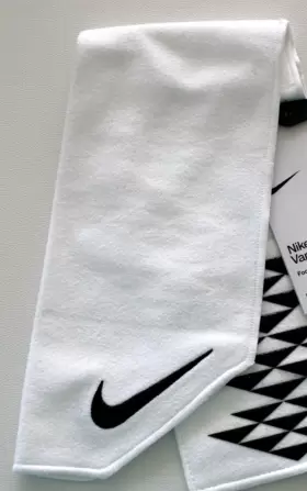 091208635804 NIKE Vapor Football Towel Unisex #2