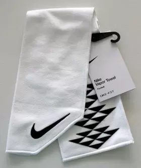 091208635804 NIKE Vapor Football Towel Unisex
