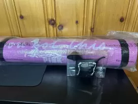 667543093175 VICTORIAS SECRET PINK Yoga Mat Dog Figure