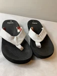 Women S Wott Flip Flops Size 7 Flat Yoga Mat Thongs/ White & Plaid. Fixed Price $14.95.